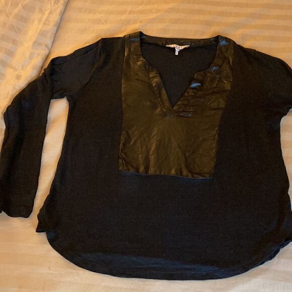 Sandro Linen V Neck Top with 3/4 Sleeve and Acetate Bib Inset. Size Medium. - Picture 3 of 6
